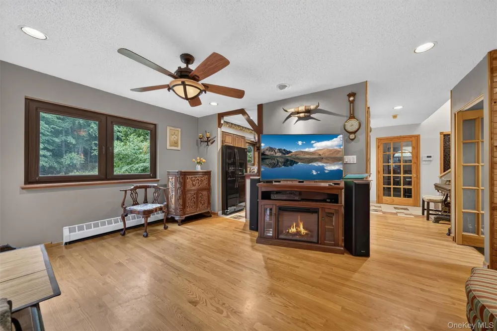 53 Meadowlark Lane Woodridge, NY 12789