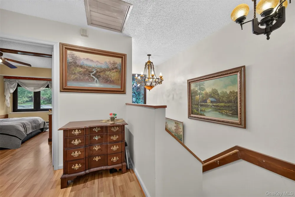 53 Meadowlark Lane Woodridge, NY 12789