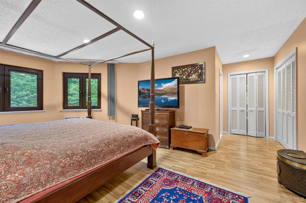 53 Meadowlark Lane Woodridge, NY 12789
