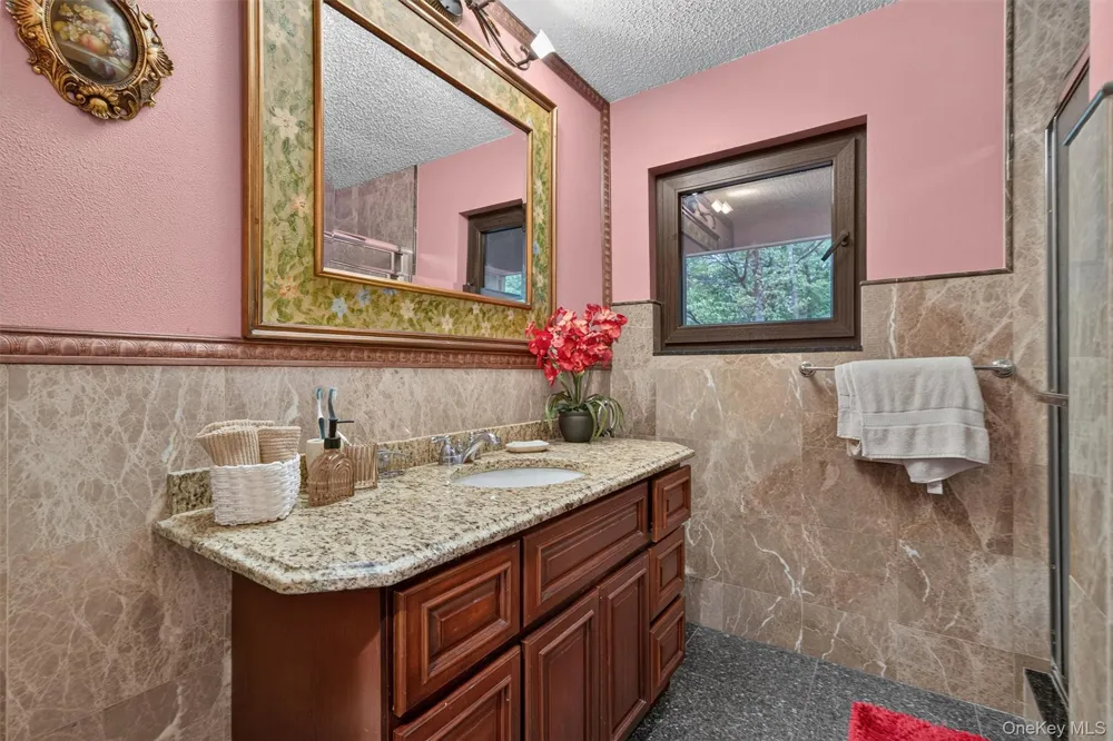 53 Meadowlark Lane Woodridge, NY 12789