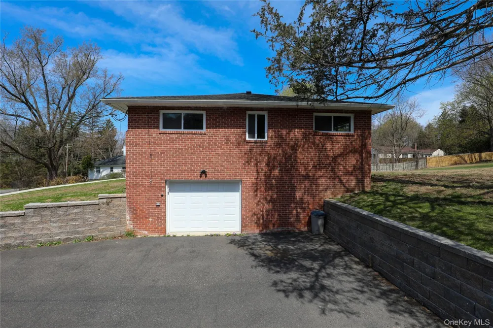111 Zandhoek Road Hurley, NY 12443