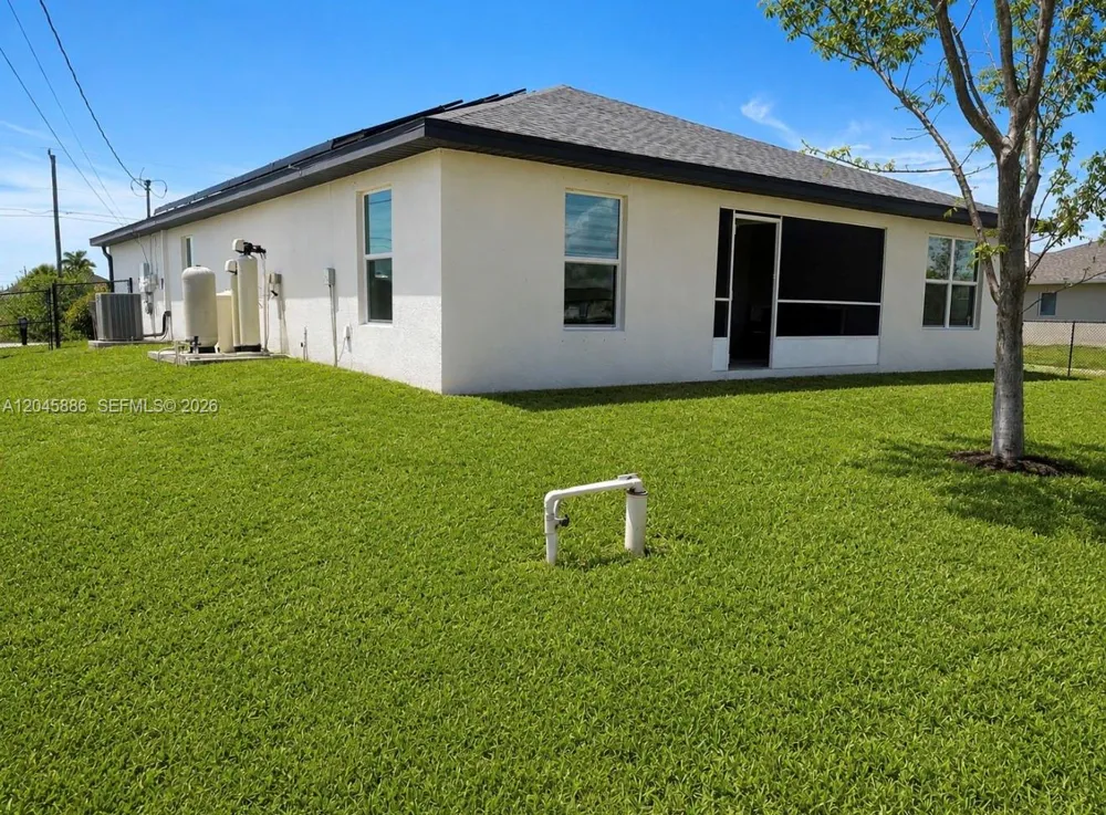 2123 NE 6th Ave Cape Coral, FL 33909