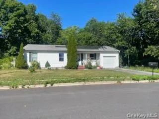 316 Leaf Avenue Central Islip, NY 11722