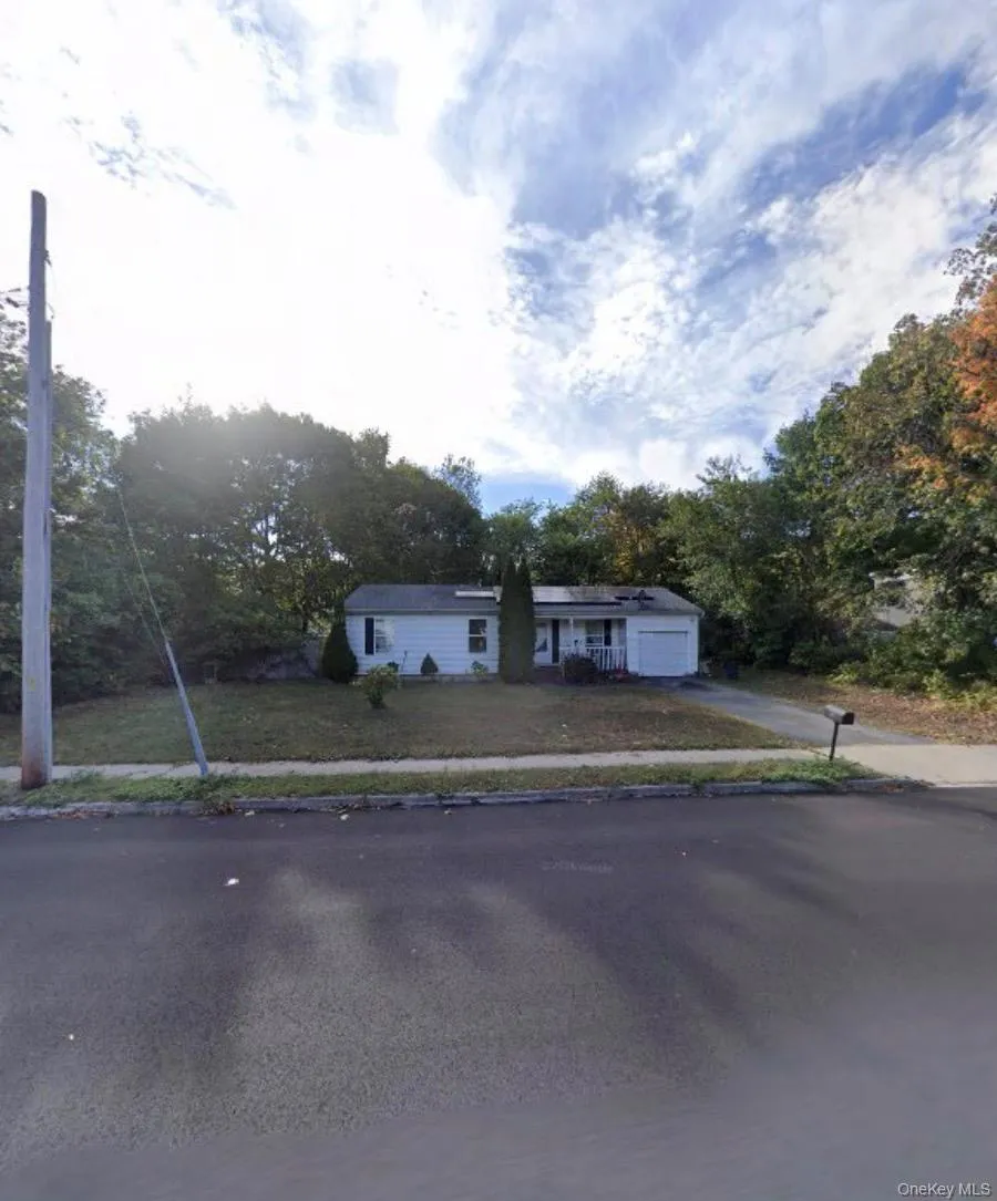 316 Leaf Avenue Central Islip, NY 11722