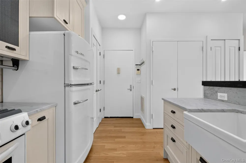 100 Engert Avenue #5C Brooklyn, NY 11222