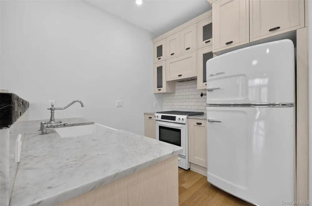 100 Engert Avenue #5C Brooklyn, NY 11222