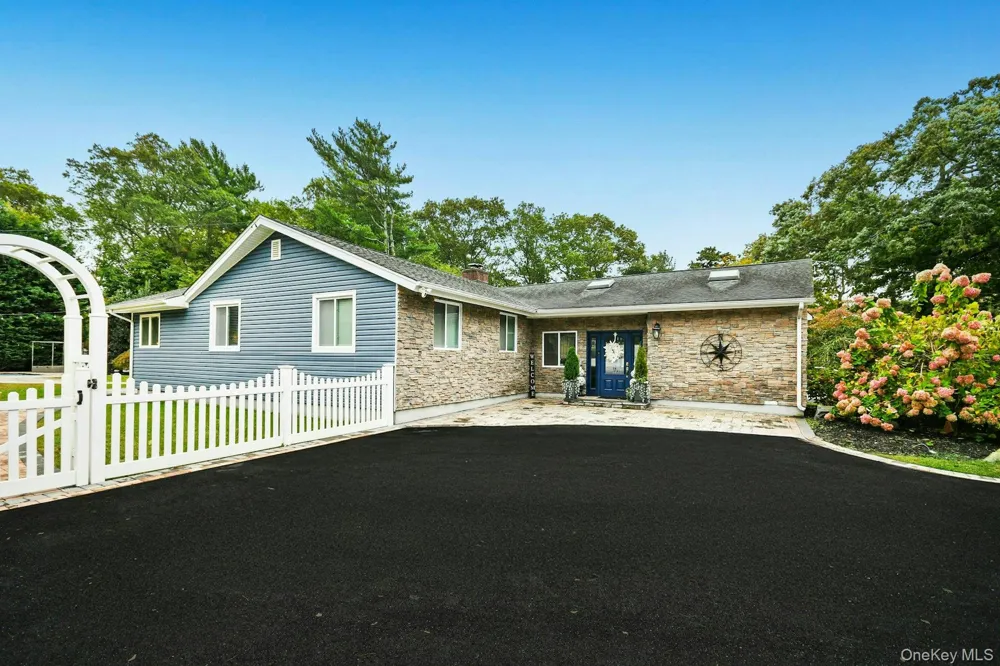 703 Lincoln Avenue Sayville, NY 11782