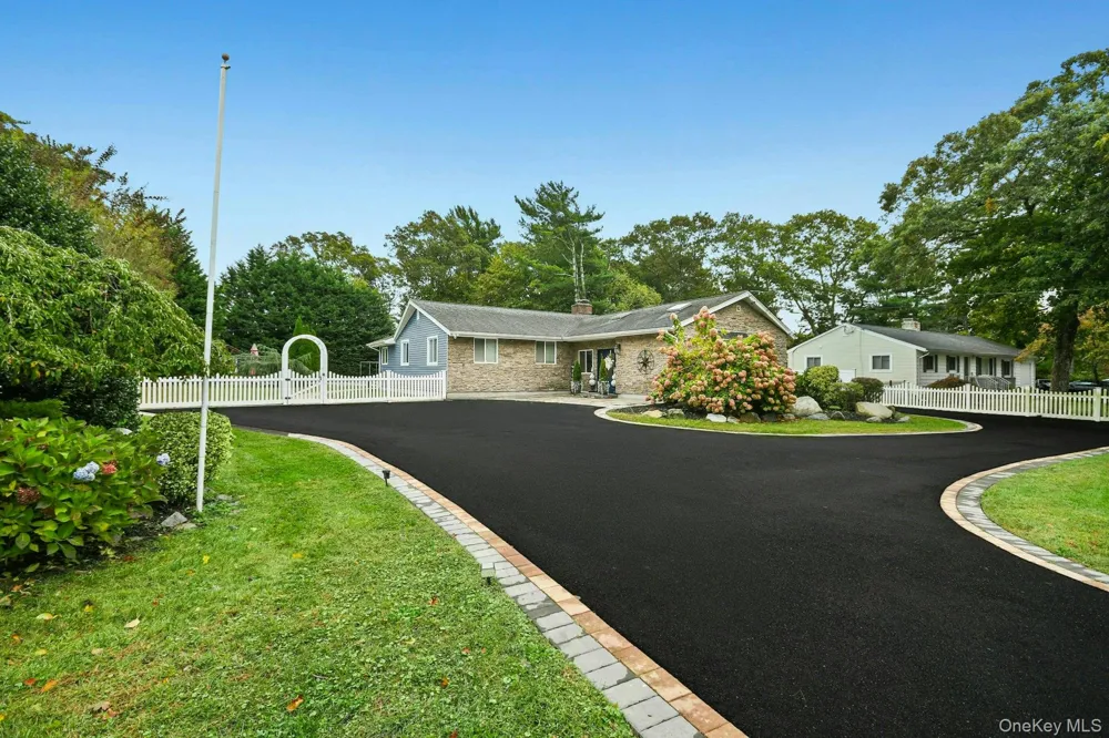 703 Lincoln Avenue Sayville, NY 11782