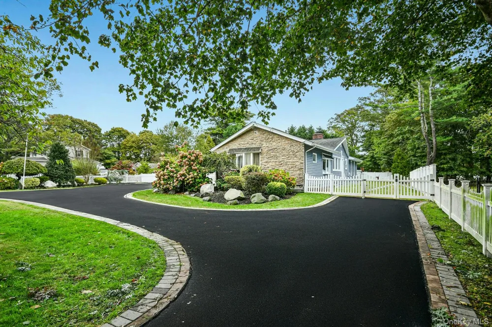 703 Lincoln Avenue Sayville, NY 11782