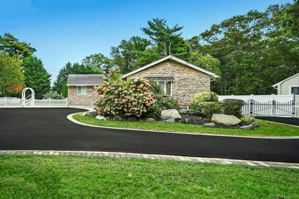 703 Lincoln Avenue Sayville, NY 11782