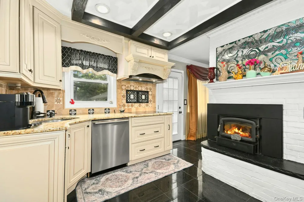 703 Lincoln Avenue Sayville, NY 11782