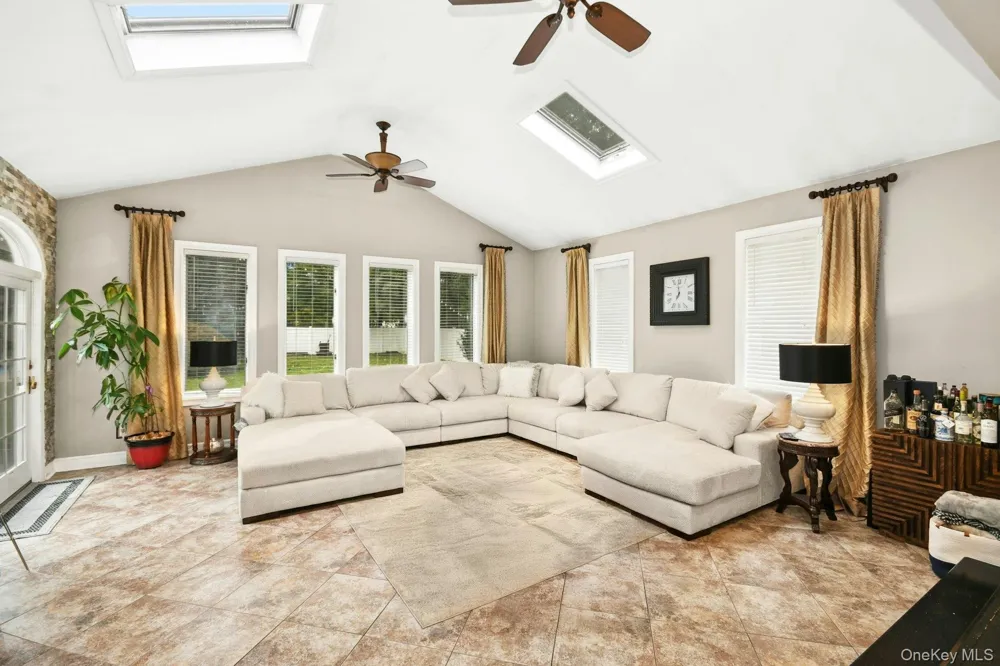 703 Lincoln Avenue Sayville, NY 11782