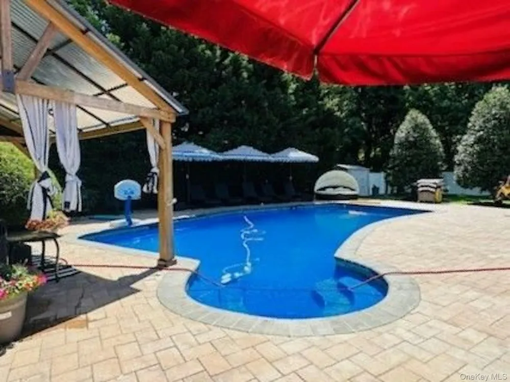 703 Lincoln Avenue Sayville, NY 11782