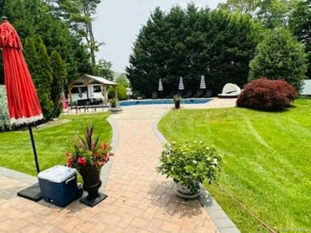 703 Lincoln Avenue Sayville, NY 11782