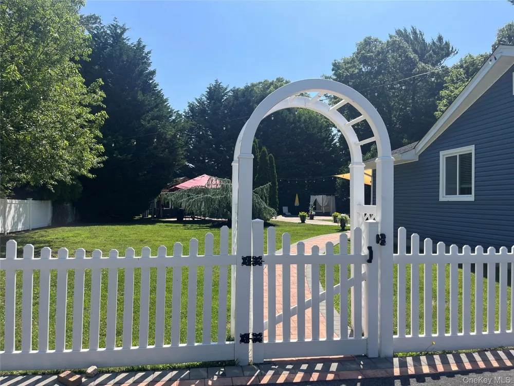 703 Lincoln Avenue Sayville, NY 11782