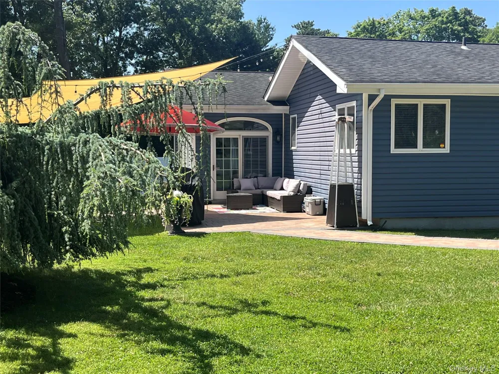 703 Lincoln Avenue Sayville, NY 11782