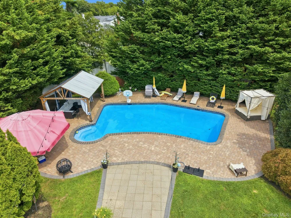 703 Lincoln Avenue Sayville, NY 11782