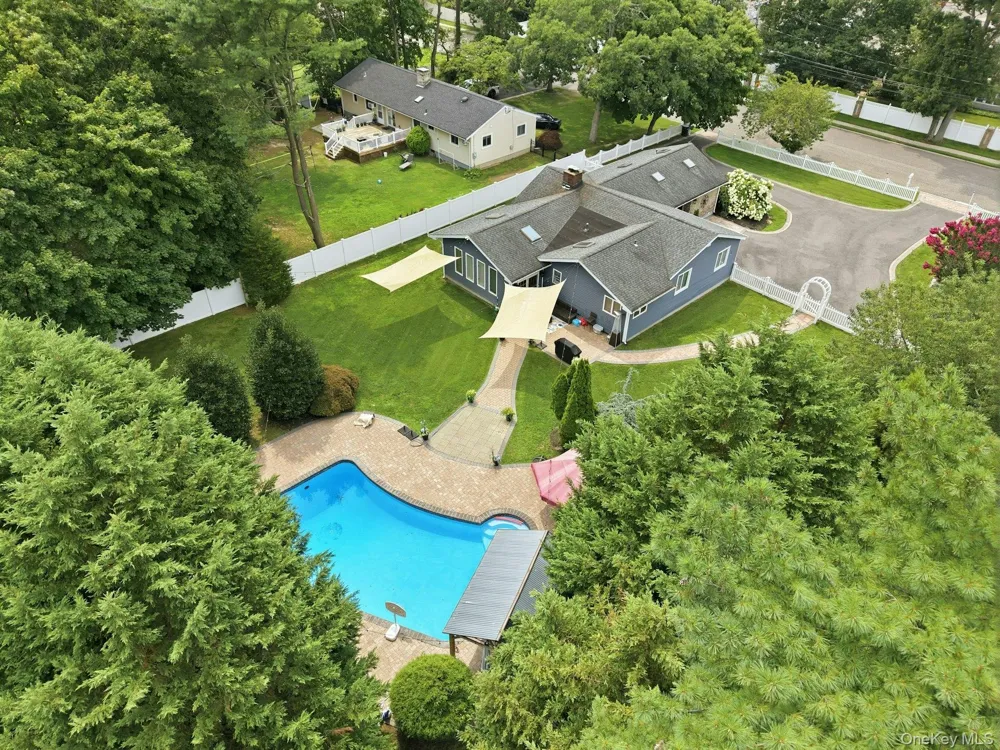 703 Lincoln Avenue Sayville, NY 11782