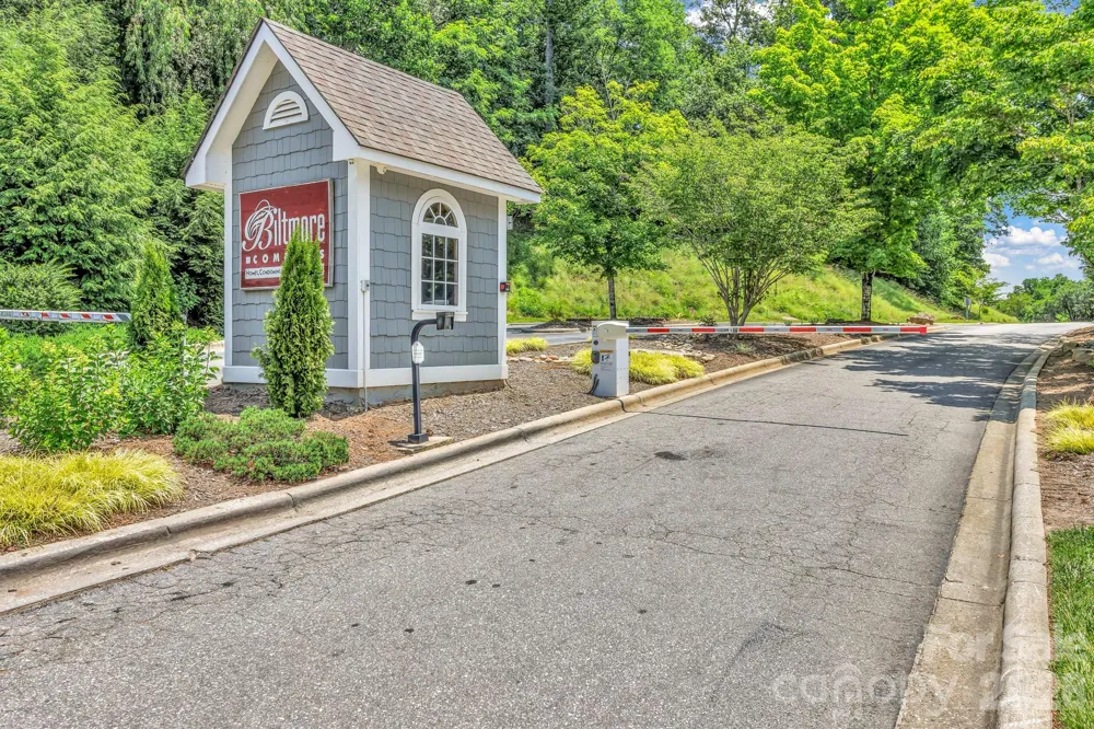 2601 Sagamore Lane Asheville, NC 28806