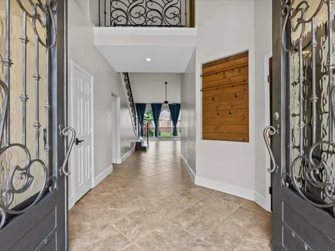 201 Lago Vista Street