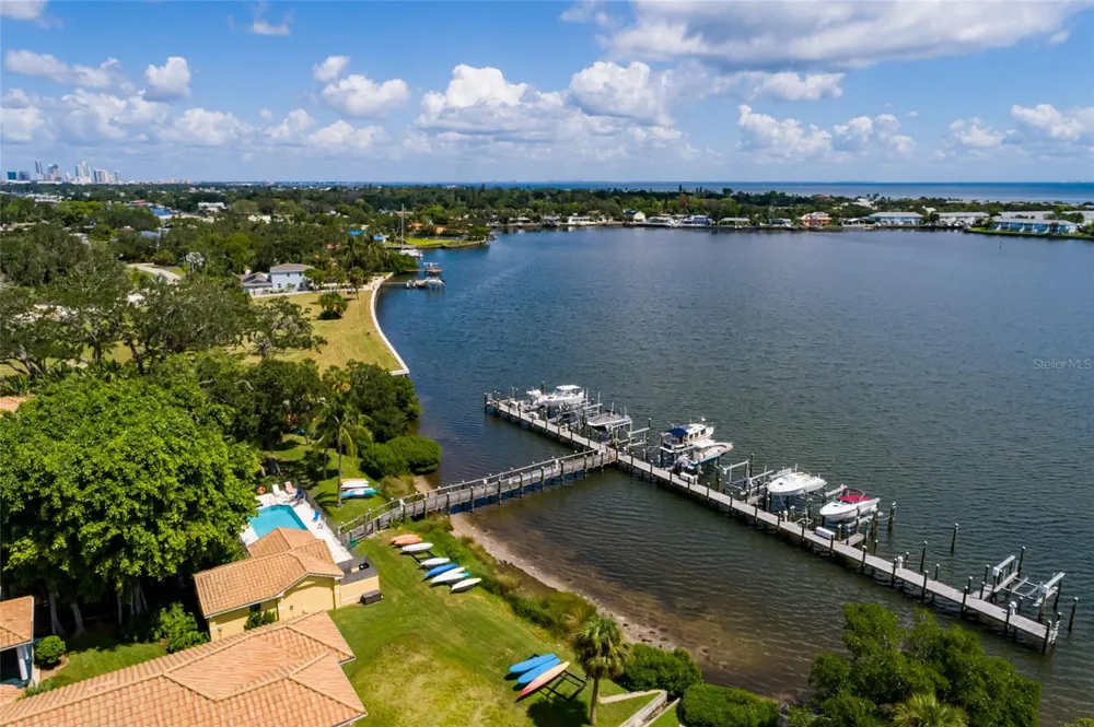 190 BANYAN BAY DRIVE St Petersburg, FL 33705