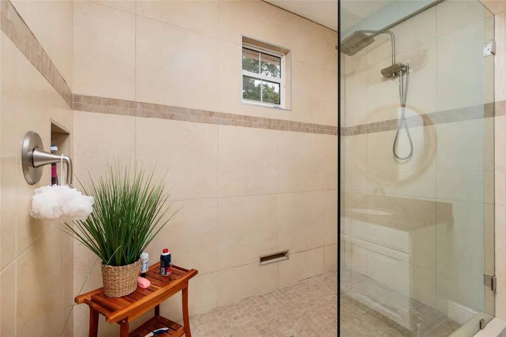 190 BANYAN BAY DRIVE St Petersburg, FL 33705