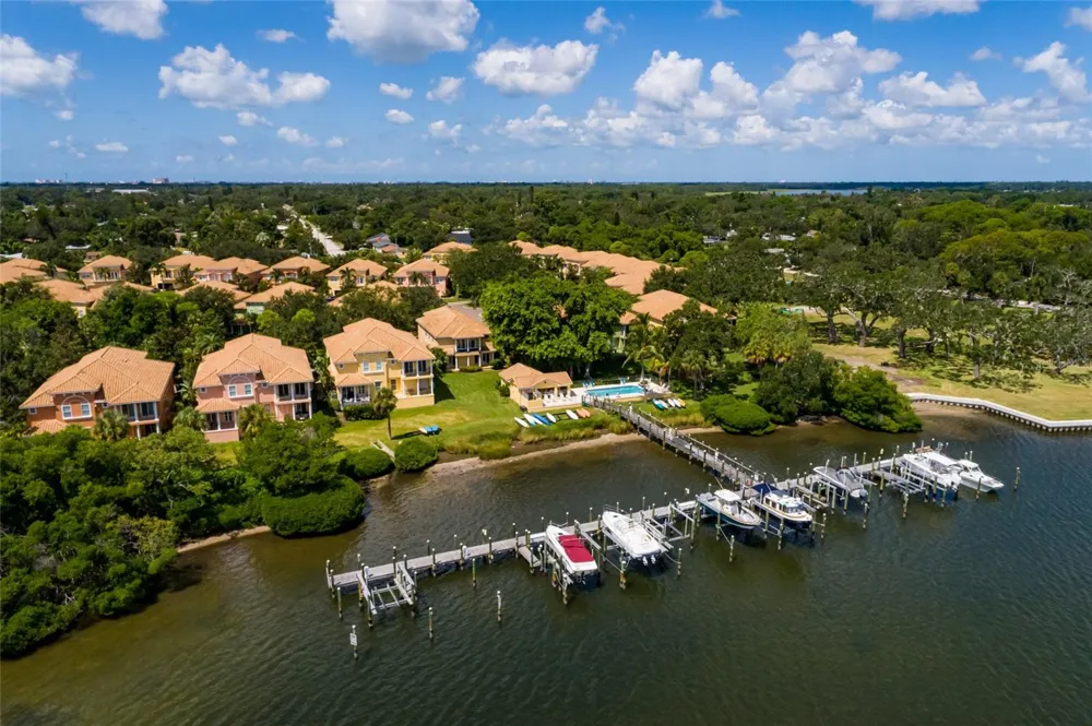 190 BANYAN BAY DRIVE St Petersburg, FL 33705