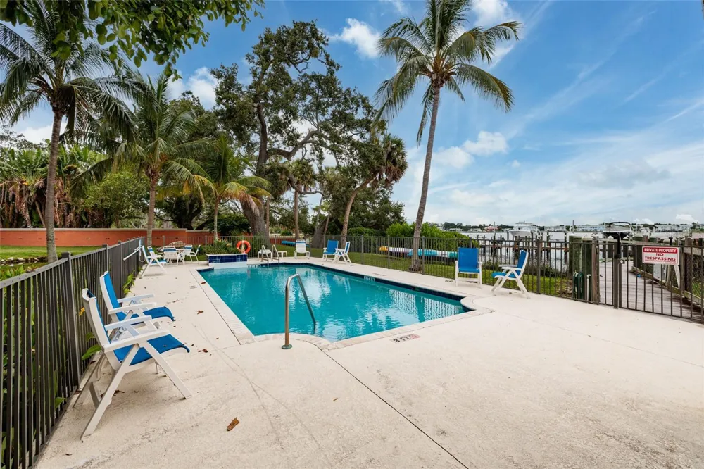 190 BANYAN BAY DRIVE St Petersburg, FL 33705