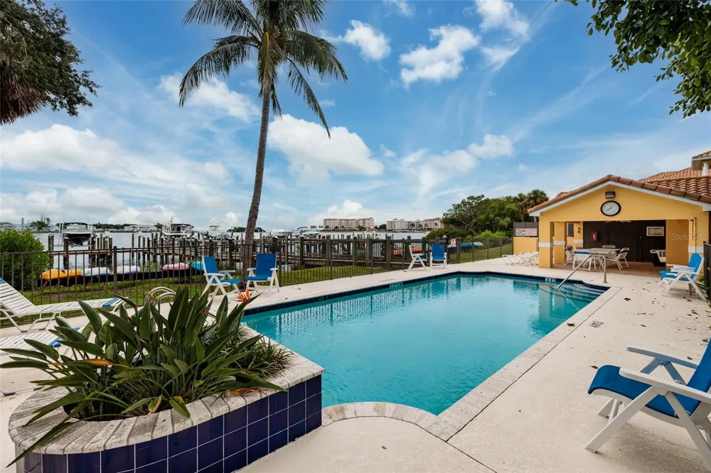 190 BANYAN BAY DRIVE St Petersburg, FL 33705