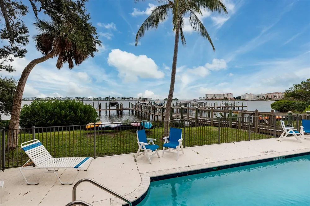 190 BANYAN BAY DRIVE St Petersburg, FL 33705