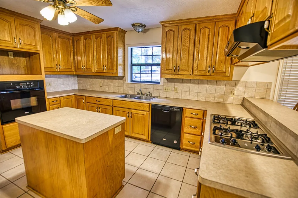 655 Farmers Road Brenham, TX 77833