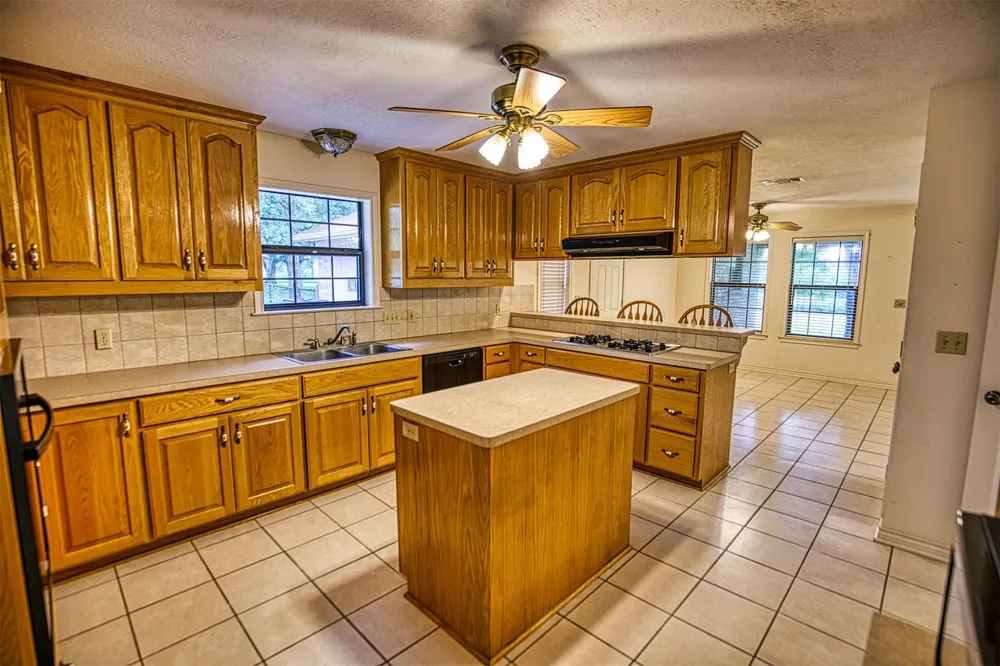 655 Farmers Road Brenham, TX 77833