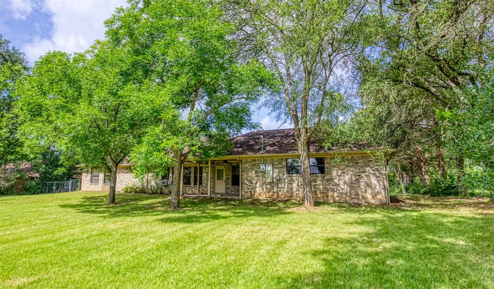 655 Farmers Road Brenham, TX 77833