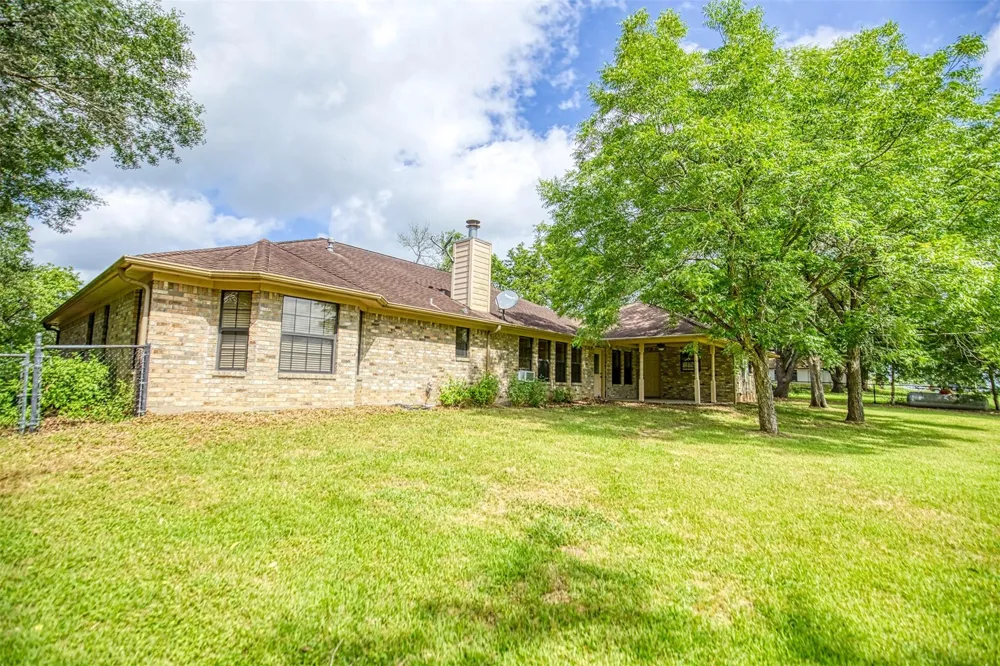 655 Farmers Road Brenham, TX 77833