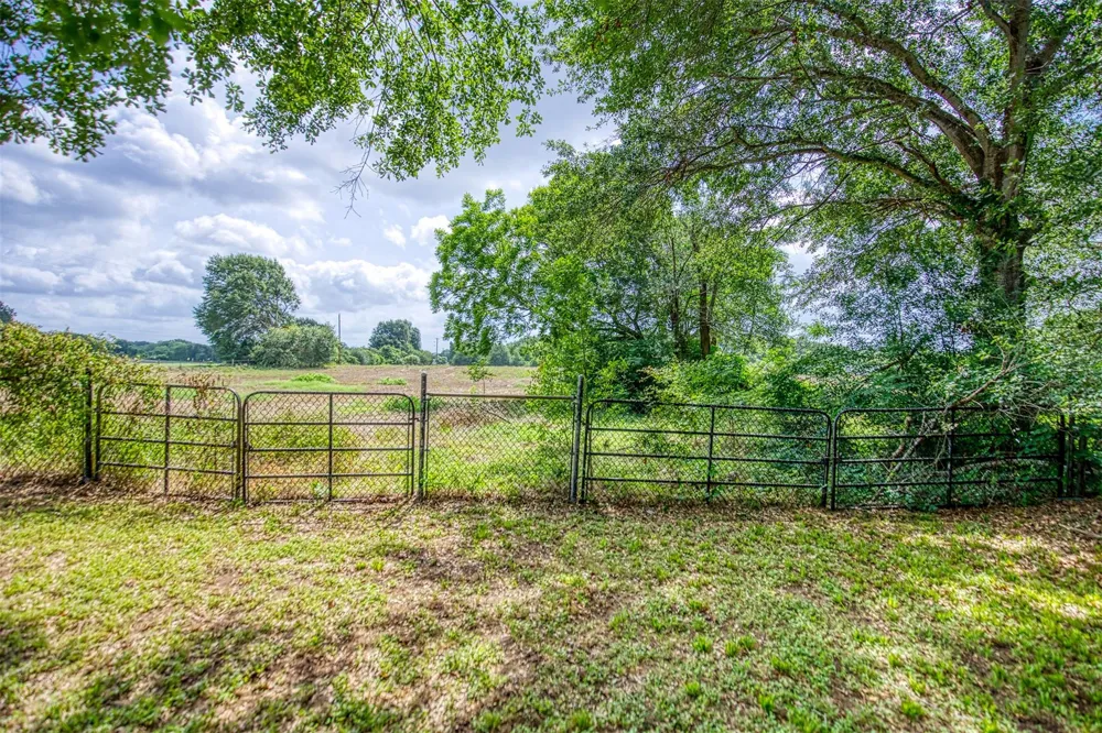 655 Farmers Road Brenham, TX 77833