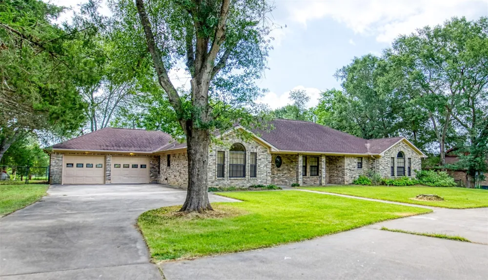 655 Farmers Road Brenham, TX 77833
