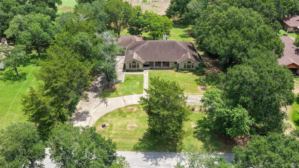655 Farmers Road Brenham, TX 77833