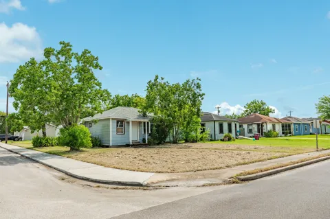 1130 W 8th Street