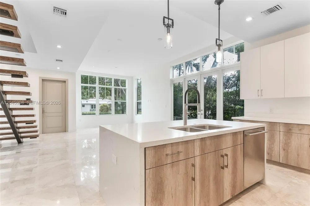 3406 Ponce De Leon Blvd Coral Gables, FL 33134