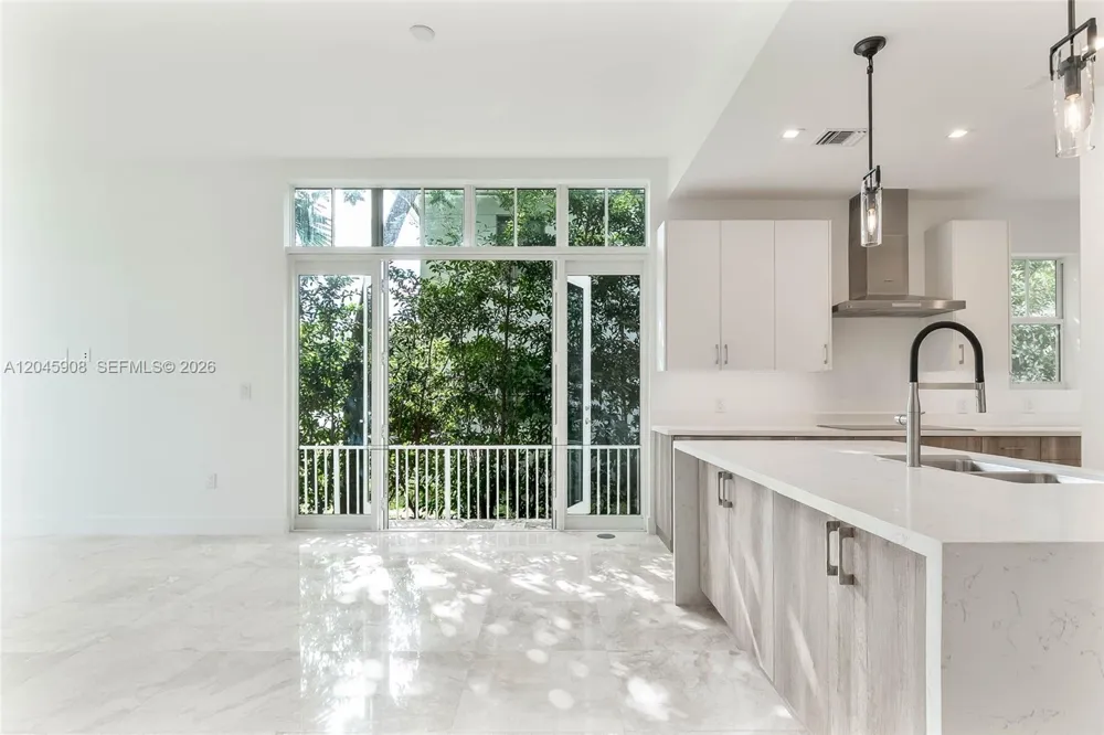 3406 Ponce De Leon Blvd Coral Gables, FL 33134