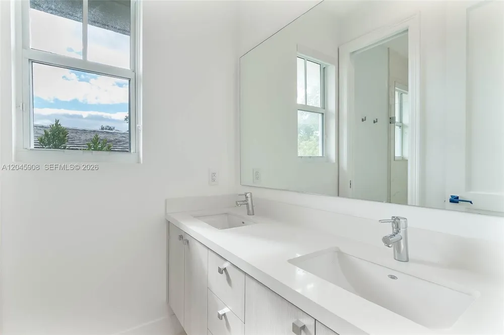 3406 Ponce De Leon Blvd Coral Gables, FL 33134