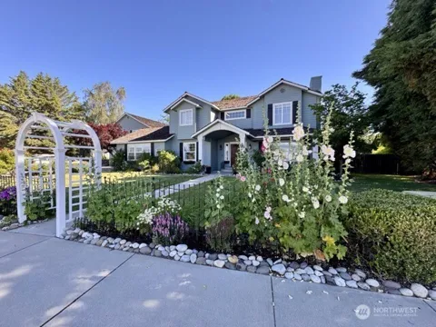 2453 Grand Avenue