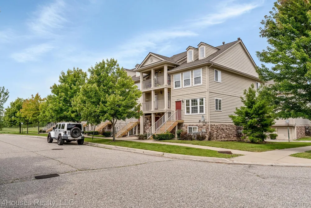 654 LYDIA LANE #48 Pontiac City, MI 48341