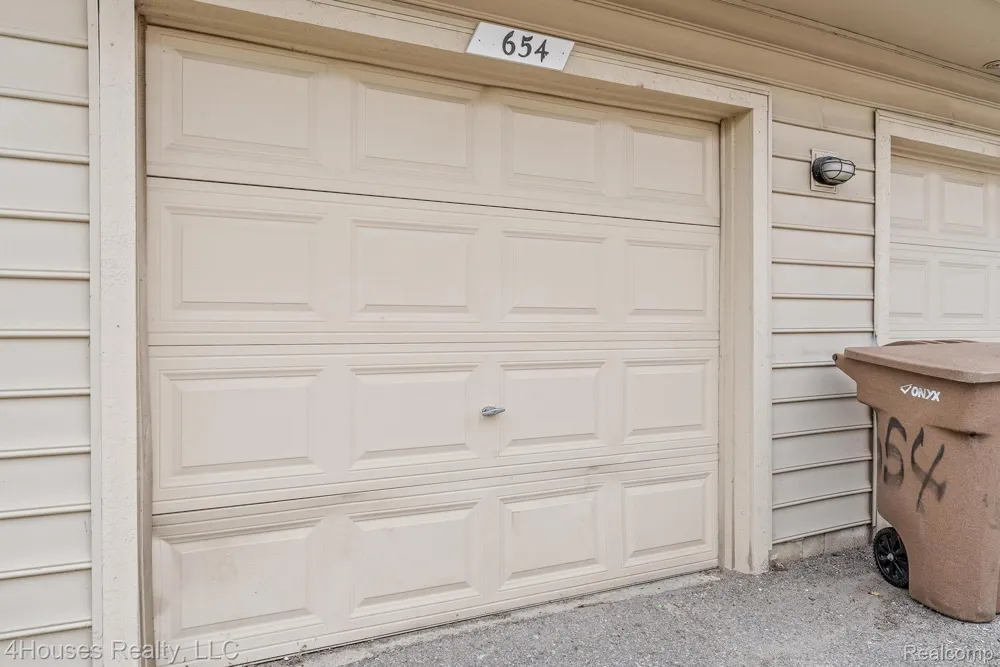 654 LYDIA LANE #48 Pontiac City, MI 48341