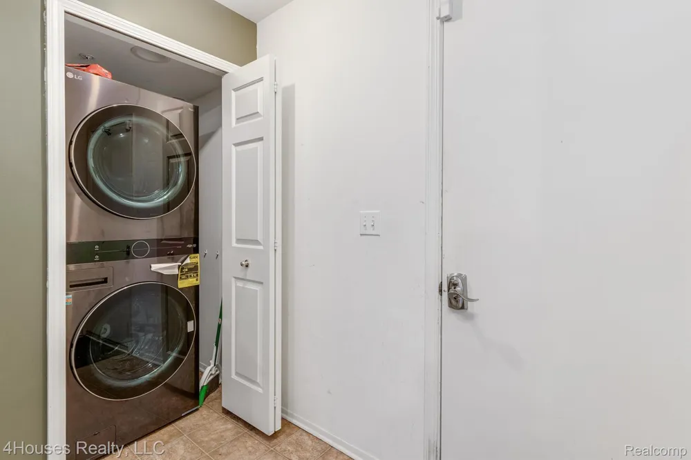 654 LYDIA LANE #48 Pontiac City, MI 48341