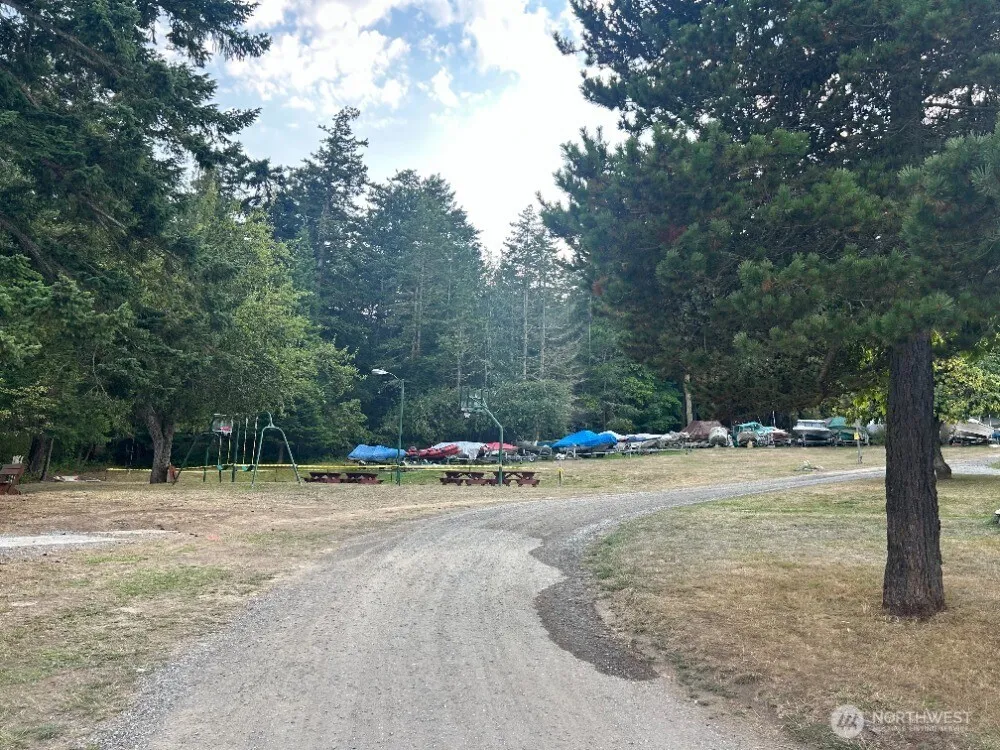 135 Chinook Way Center Island, WA 98221