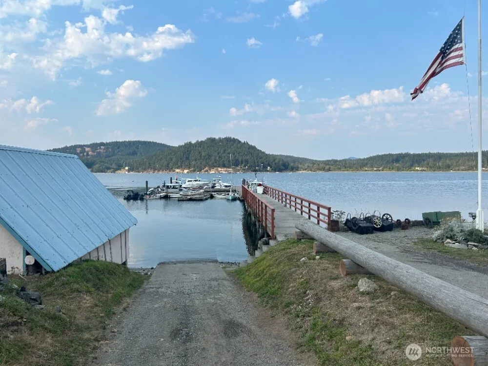 135 Chinook Way Center Island, WA 98221