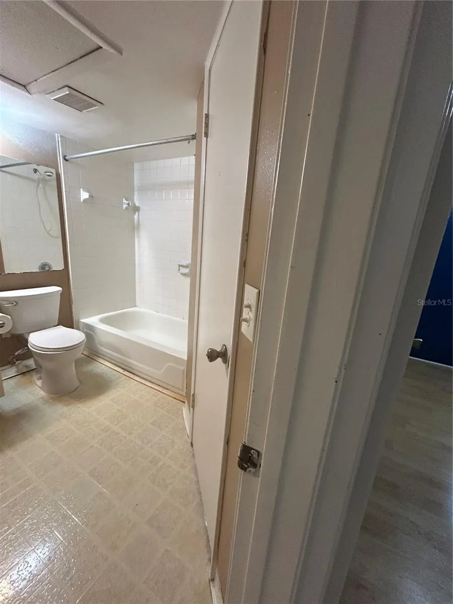 380 LAKEPOINTE DRIVE #202 Altamonte Springs, FL 32701