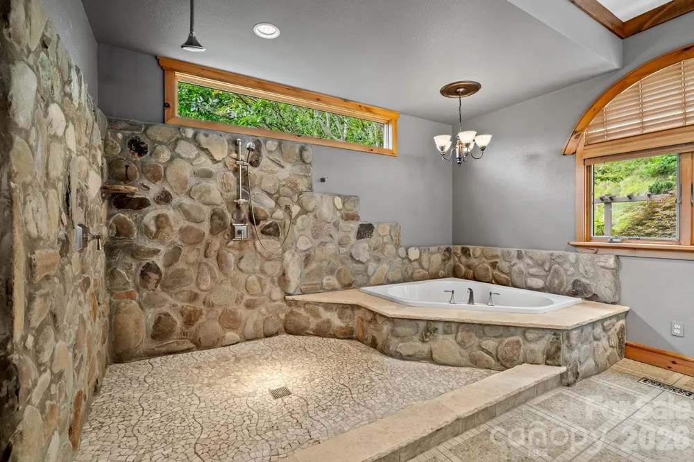 241 Glen Eagle Drive Waynesville, NC 28786