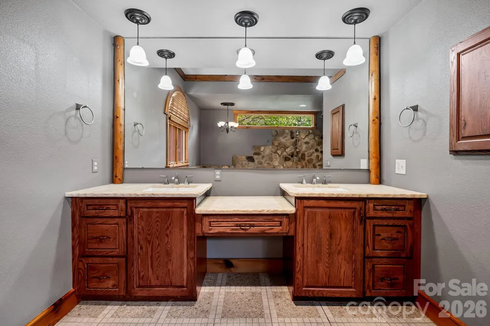 241 Glen Eagle Drive Waynesville, NC 28786